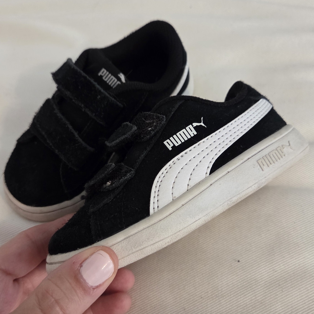 Puma Kids Sneakers in Black and White